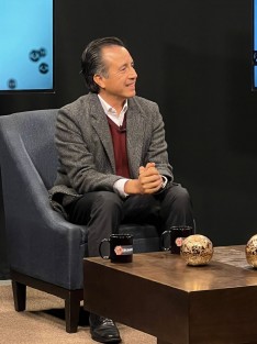 El Gobernador Cuitláhuac García Jiménez confirmó que durante su administración se construirá un nuevo estadio de basquetbol, que se convierta en la casa del Club Halcones de Xalapa. 