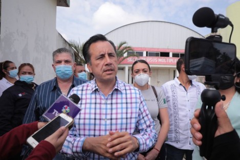 Entrevistado al concluir la reunión de la Coordinación Estatal para la Construcción de la Paz en Tuxtlilla, Ver., el gobernador Cuitláhuac García Jiménez anunció que preparan un operativo especial para Xalapa a fin de garantizar la seguridad, después de que ocurriera el asesinato de una persona en la colonia Carolino Anaya. 