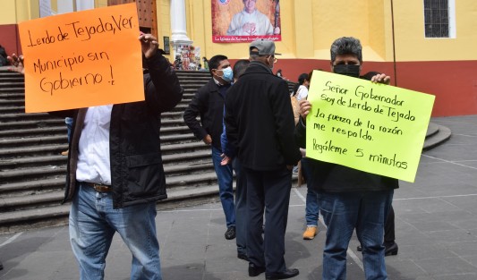 Pobladores de Lerdo de Tejada protestaron frente a Palacio de Gobierno y exigieron la instalación de un Concejo Municipal, pues aseguran que dicho lugar carece de gobernabilidad. 