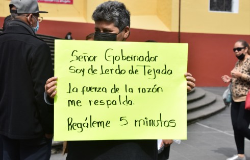 Los manifestantes dijeron que el municipio de Lerdo de Tejada ha sido ultrajado por la intromisión de los diputados locales, debido a que el pasado 31 de diciembre nadie rindió protesta como alcalde, pues hasta el suplente fue detenido. 