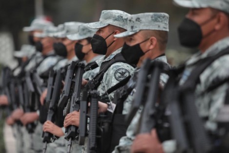 El titular del Ejecutivo estatal destacó la logística que encabezó el Ejército Mexicano en la distribución y aplicación de al menos 100 millones de vacunas contra COVID-19, de las cuales más de 5 millones fueron para Veracruz, por lo cual agradeció ese amor y servicio a la patria.