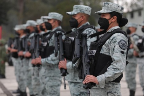 El titular del Ejecutivo estatal destacó la logística que encabezó el Ejército Mexicano en la distribución y aplicación de al menos 100 millones de vacunas contra COVID-19, de las cuales más de 5 millones fueron para Veracruz, por lo cual agradeció ese amor y servicio a la patria.