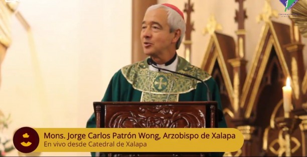 El Arzobispo de Xalapa, Jorge Carlos Patrón Wong, presidió su primer misa dominical en la Catedral Metropolitana, donde fue recibido por los fieles presentes, con el saludo de pañuelos blancos.