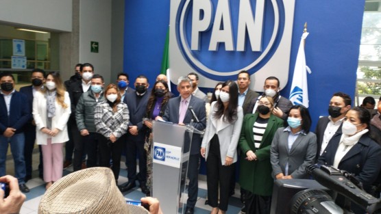 También presentó a las personas que integran el Comité Directivo Estatal: Indira Rosales San Román, como secretaria general; Miguel David Hermida Copado, secretario general adjunto; Mizraim Eligio Castelán Enríquez, tesorero; Inna Andrade García, secretaria de Comunicación; Monserrat Ortega Ruiz, secretaria de Promoción Política de la Mujer; Luz Alicia Delfín Rodríguez, secretaria de Fortalecimiento e Identidad; por mencionar algunos.