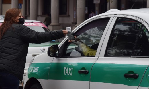 Desde el pasado 13 de febrero, día internacional del uso responsable del condón, la Subdirección obsequia preservativos, y platicas orientadas a la salud reproductiva de la ciudadanía, además talleres urbanos preventivos sobre enfermedades de transmisión sexual y cáncer de mama y cervico-uterino, en la explanada del parque Benito Juárez en Xalapa. 