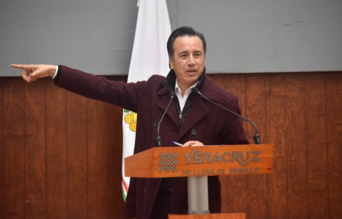 El gobernador Cuitláhuac García Jiménez presentó a medios de comunicación el Operativo Coordinado Conurbación Xalapa, desplegado a raíz del hallazgo de tres personas asesinadas la semana pasada en la capital, con un mando que integra a Secretaría de Seguridad Pública, Guardia Nacional y la Dirección de Seguridad Ciudadana y Tránsito Municipal.

