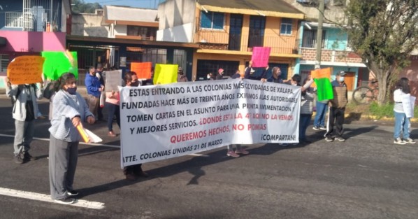 Señalaron a las autoridades municipales de mantener en el olvido a estos sectores poblacionales que durante años han padecido por falta de servicios públicos, principalmente por calles pavimentadas.