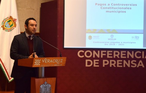El titular de SEFIPLAN, José Luis Lima Franco, reitero que los pagos pendientes a municipios se harán paulatinamente, y que pronto darán a conocer el calendario de los mismos.