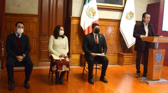En su conferencia de prensa este martes, el gobernador Cuitláhuac García Jiménez,  reconoció que aún se mantienen los adeudos con algunos municipios.