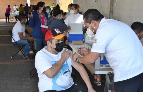 Hoy concluye la campaña de refuerzo de vacunación anticovid para el sector de población de 30 a 39 años en la ciudad de Xalapa. 