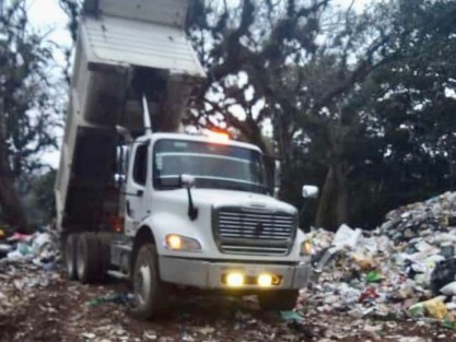 Pobladores de la congregación Las Lomas, municipio de Coatepec, denunciaron que se ha recrudecido el problema de contaminación por el manejo inadecuado de un centro de transferencia de residuos sólidos urbanos en el sitio. 