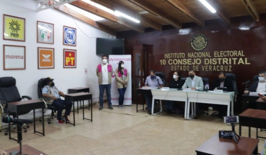 Integrantes de la 10 Junta Distrital del INE, en conferencia de prensa, explicaron a detalle el proceso de la consulta de revocación de mandato.