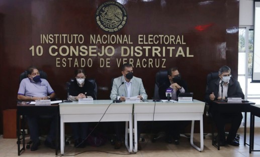 Integrantes de la 10 Junta Distrital del INE, en conferencia de prensa, explicaron a detalle el proceso de la consulta de revocación de mandato.