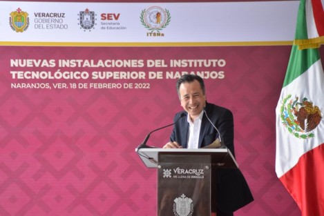  En su visita al Instituto Tecnológico Superior de Naranjos (ITSNA), el gobernador Cuitláhuac García Jiménez García expresó que el crecimiento económico e industrial de Veracruz requiere profesionistas para el desarrollo regional, porque son ellos quienes tienen la capacidad de resolver las problemáticas en su comunidad.
