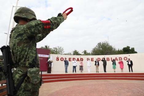 El gobernador de Veracruz, Cuitláhuac García Jiménez, encabezó la ceremonia cívica y militar conmemorativa al 160 aniversario de los Tratados de la Soledad, en el marco del Día del Ejército Mexicano.