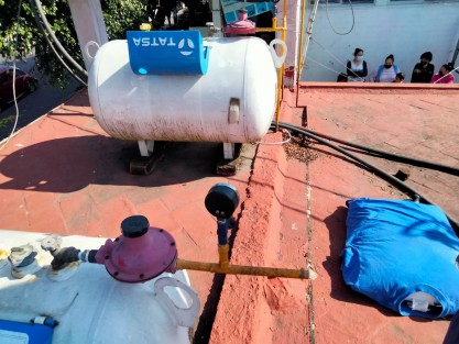 Sin sus tradicionales gorditas se quedaron esta mañana los comensales del mercado La Rotonda, debido a que las <em>ratas en dos patas</em> se llevaron la tubería de gas, afectando a locatarios.