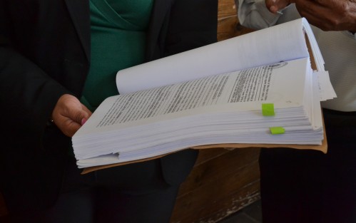 La señora Lucia Rivera Flores, acompañada de Gregorio López Narváez, su representante legal, hizo público el fraude del que fue objeto por parte de la empresa Zucarmex, responsabilizando al contador y gerente de campo del Ingenio Mahuixtlán, de ponerla en la situación de una deuda millonaria y la pérdida de su propiedad, mediante un fraude. 