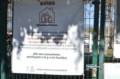 El parque que se encuentra en la Unidad Magisterial lleva cerrado casi dos años; al decir de los vecinos fueron las autoridades municipales  anteriores quienes lo cerraron y no han querido abrir a pesar que hay semáforo verde (en realidad Xalapa ha estado hasta hace unos días en semáforo rojo y recién esta semana pasó a amarillo).