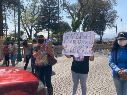 La calle Enríquez fue bloqueada por un grupo de 6 mujeres lideradas por Topacio Citllali Hernández Ramírez, del Movimiento Popular Francisco Villa, para exigir agua potable al ayuntamiento local, luego de que las colonias México y El Moral carecen del vital líquido.