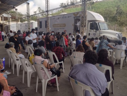 Cientos de personas resultaron beneficiadas con los programas de asistencia social por parte de la Secretaría de Salud de Veracruz, que en coordinación con el DIF Municipal de Papantla, Ver., a cargo de la Maestra Miriam García Guzmán, se ofrecieron durante la Caravana de la Salud.
