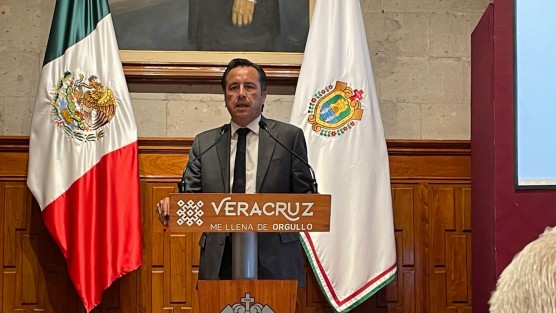 En conferencia de prensa, el gobernador Cuitláhuac García Jiménez dio a conocer que la Secretaría de Finanzas y Planeación (SEFIPLAN) mantendrá vigente el programa <em>El canje seguro conviene</em> hasta el 30 de junio, con una expansión gradual de la Oficina de Hacienda del Estado (OHE) como lo ha hecho desde el inicio. 