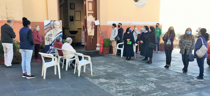 Debido a la contingencia sanitaria, las iglesias están regulando la entrada, por lo que el ingreso se limita a cierto número de personas en cada misa. Así mismo se incrementó el número de celebraciones litúrgicas con el fin de evitar congregaciones grandes de fieles. 