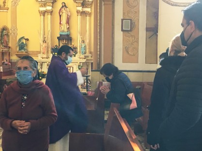 Las iglesias estarán imponiendo la ceniza durante todo el día, e incluso prologarán su horario, por ejemplo, en la Parroquia de San José estará abierta hasta las 10 de la noche. 