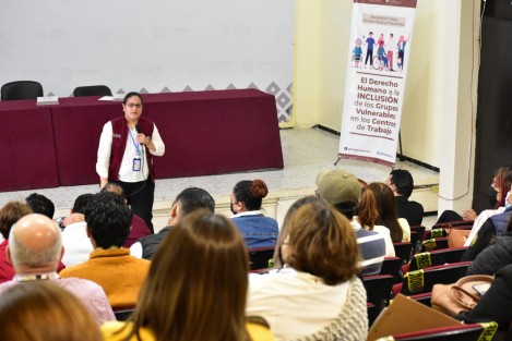 Con el fin de integrar sin distinción personas de grupos vulnerables a los centros laborales, la Secretaría de Trabajo, Previsión Social y Productividad (STPSP) impartió un simposio y mostró herramientas de utilidad a empresarios y representantes de asociaciones.

