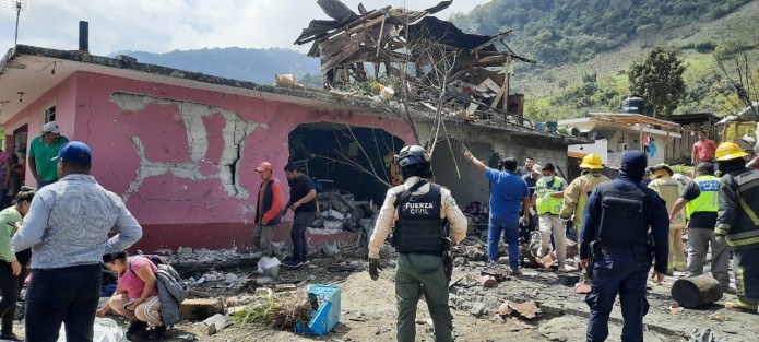 La Secretaría de Protección Civil informó que a las 11:22 horas se registró una explosión en una vivienda de la localidad Xicola, municipio de Alpatláhuac, en el que se reportan 6 personas fallecidas.  