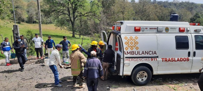 A través de redes sociales el Gobernador Cuitláhuac García lamentó las pérdidas humanas, e informó que el incidente se estaba atendiendo con las diversas fuerzas de tarea y apoyo de la comunidad.