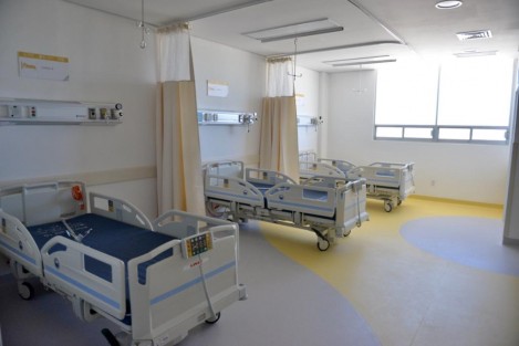  La red hospitalaria de los Servicios de Salud de Veracruz contará pronto con el Hospital General de Perote, terminado al 100 por ciento con capacidad de 60 camas y las principales especialidades médicas, dio a conocer el gobernador Cuitláhuac García Jiménez en recorrido de supervisión.