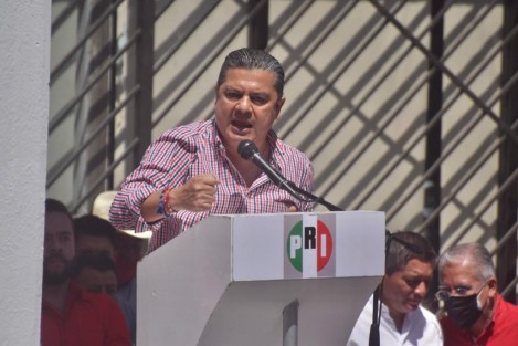El PRI está diseñado para ser gobierno, porque lo conocemos; somos el pueblo hecho partido, construimos este país, entendemos lo que necesita; nos estamos preparando, para recuperar los espacios, y quienes tenemos una representación como diputados, alcaldes, regidores o síndicos, tenemos que hacer las cosas bien, afirmó Marlon Ramírez Marín, presidente del CDE del partido en Veracruz.

