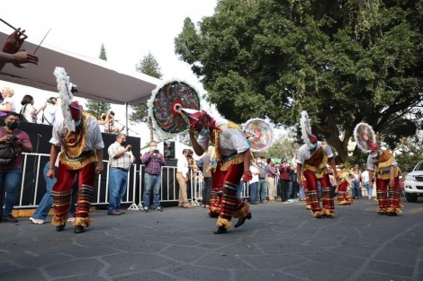 Dentro del Encuentro Cultural del Orgullo Veracruzano que se realiza en la ciudad de Coatepec, Ver., este sábado se pudo disfrutar de diversas actividades culturales y artísticas, así como presenciar el desfile de trajes típicos de distintas regiones de Veracruz y Oaxaca.