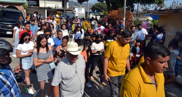 Luego de que por la pandemia se suspendiera en 2021 el tradicional carnaval de la comunidad de Almolonga, municipio de Naolinco, Veracruz,  éste se celebró nuevamente en 2022 del 4 al 7 de marzo.
