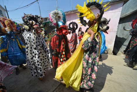
Parte del significado del Carnaval de Almolonga, Ver., es la representación del ganado bovino, principal actividad económica en los primeros años de la comunidad. 