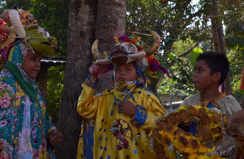 
Parte del significado del Carnaval de Almolonga, Ver., es la representación del ganado bovino, principal actividad económica en los primeros años de la comunidad. 