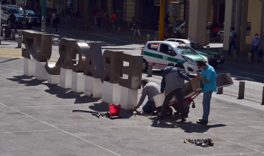 Aunque la convocatoria a las marchas por el Día de la Mujer en Xalapa no están incitando a cometer actos vandálicos, las autoridades no descartan la posibilidad que grupos violentos se llegaran a infiltrar, por lo cual se blinda infraestructura. 