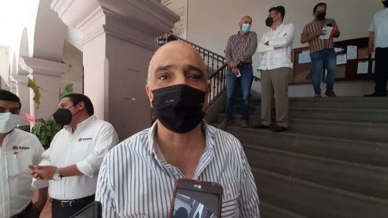 El alcalde de Xalapa, Ricardo Ahued Bardahuil, rechazó que el ayuntamiento implemente un operativo especial durante la marcha que realizarán colectivos feministas durante el martes 8 de marzo (8M), Día Internacional de las Mujeres.