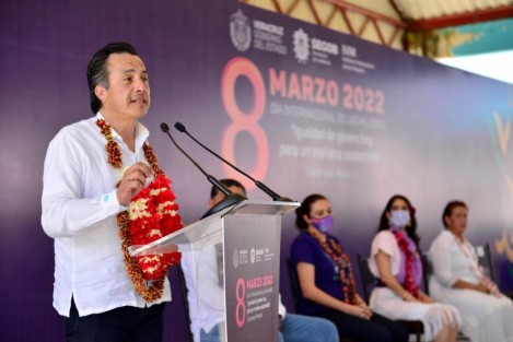 <em>Que las mujeres jóvenes no se aparten de sus sueños, que no exista la mano invisible del Estado, estructurado con una visión machista pero que hoy se ha transformado, para dejarlas a un lado. Queremos que retumbe la voz de la mujer indígena</em>, fue el mensaje del gobernador Cuitláhuac García en el Día Internacional de la Mujer.