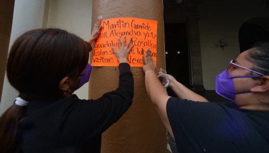 El colectivo Mujeres Unidas y Seguras de Xalapa se pronunció en contra de la violencia, de vivir con miedo, de sufrir machismo y discriminación de género, por lo que exigieron igualdad para hombres y mujeres.