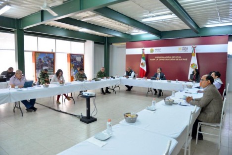Durante la  reunión de Construcción de la Paz de este lunes revisaron el Operativo de Cumbre Tajín 2022, que contará con la participación de 465 elementos coordinados del 18 al 20 de marzo, con el fin de garantizar un ambiente de seguridad, tranquilidad y paz, a los visitantes del estado, así como a los turistas nacionales e internacionales que asisten.