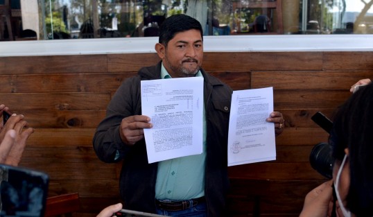 Gonzalo Sánchez Hernánde,z regidor tercero  del municipio de Isla, Veracruz, vino a Xalapa para iniciar un juicio de protección a los derechos políticos, ya que asegura los mismos no le han sido respetados en el cabildo del cuan es parte. 