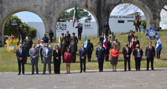 La ceremonia de inauguración contó con la presencia de los cónsules generales de Panamá, Rubén Darío Santamaría Guerra; Guatemala, Hugo Arnoldo Blanco, y El Salvador, Efraín Campos Orellana; el representante de la Embajada de Estados Unidos, Jeremy Cheung; la directora de la Academia Nacional de Administración Penitenciaria, Marisol Vences Ibarra, y la secretaria técnica de las conferencias Nacionales de Secretarios de Seguridad Pública, Aída Fabiola Valencia Ramírez.