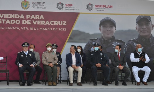 El Gobierno del Estado de Veracruz anunció un programa de crédito para viviendas para policías, con el apoyo de Banorte. em>...un paso más en la visión de garantizar mejores condiciones de trabajo a quienes arriesgan su vida por los demás, gracias a la confianza de la banca en esta administración</em>, expresó el gobernador Cuitláhuac García Jiménez.