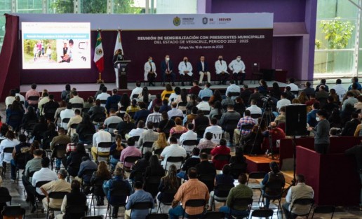  Con la participación de alcaldes y ediles de los 212 municipios del Estado, la Secretaría de Salud y los Servicios de Salud de Veracruz, llevaron a cabo la Reunión de Sensibilización con Presidentes Municipales del Estado de Veracruz periodo 2022-2025.