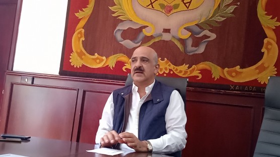 Para contar con un organismo transparente que responda a lo que la ciudadanía merece, se aplica una reestructura administrativa en la Comisión Municipal de Agua Potable y Saneamiento (CMAS), informó el presidente municipal Ricardo Ahued Bardahuil.

