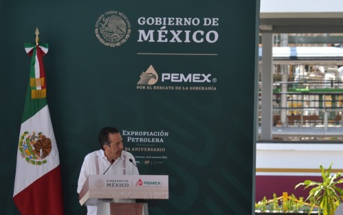A 84 años de la Expropiación Petrolera decretada por el General Lázaro Cárdenas y desde la refinería que lleva su nombre, el gobernador Cuitláhuac García Jiménez agradeció al presidente Andrés Manuel López Obrador la distinción que hace a Veracruz, partícipe activo en las cuatro transformaciones históricas del país. 