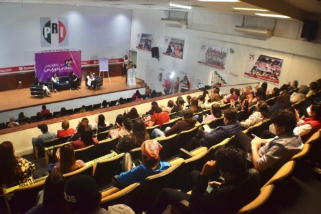 Mujeres Jóvenes en Veracruz, del Organismo Nacional de Mujeres Priistas, convocó al conversatorio <em>Mujeres que Inspiran</em>,  en el marco del Día Internacional de la Mujer.
