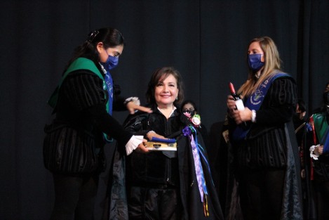 En tan importante fecha para la TFUV fueron becadas dos de sus integrantes, Nani y Dolores.
