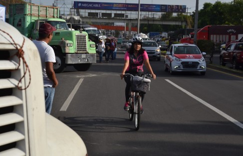 Los integrantes de la Alianza Mexicana de Organizaciones Transportistas (Amotac), exigieron mayor seguridad en las carreteras y rechazaron los elevados costos de los combustibles y las tarifas en casetas de peaje.

